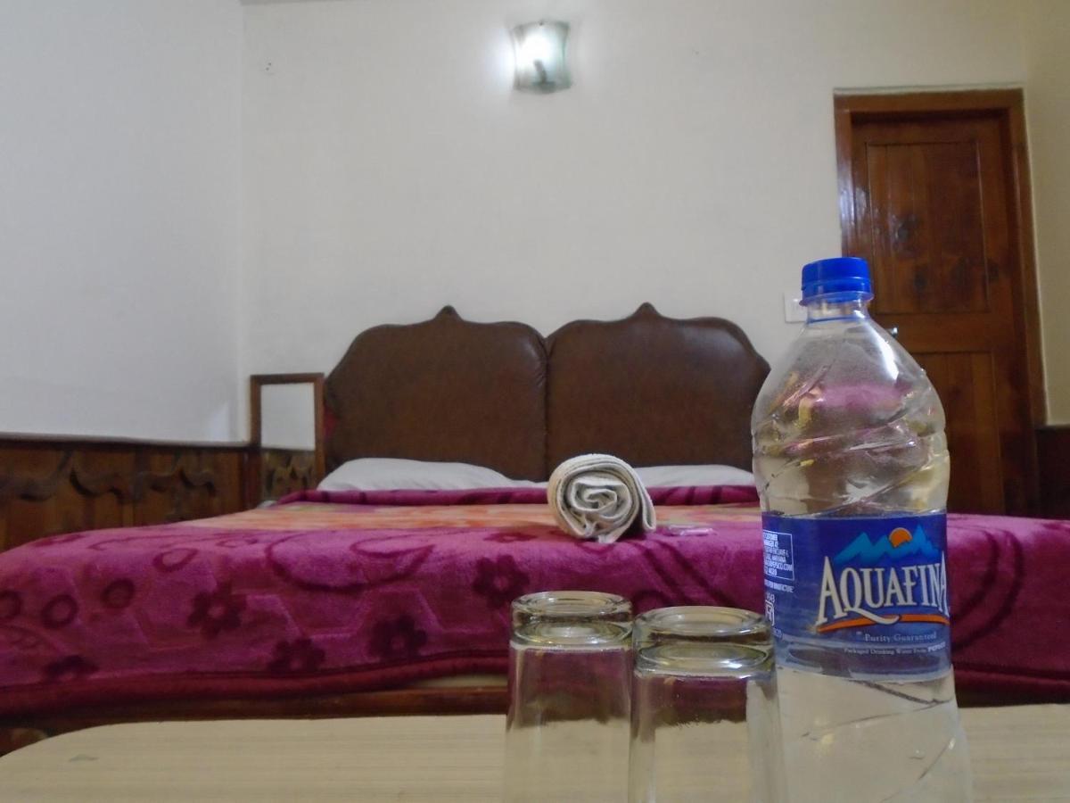 Hotel Magnolia Mallroad Manali ภายนอก รูปภาพ