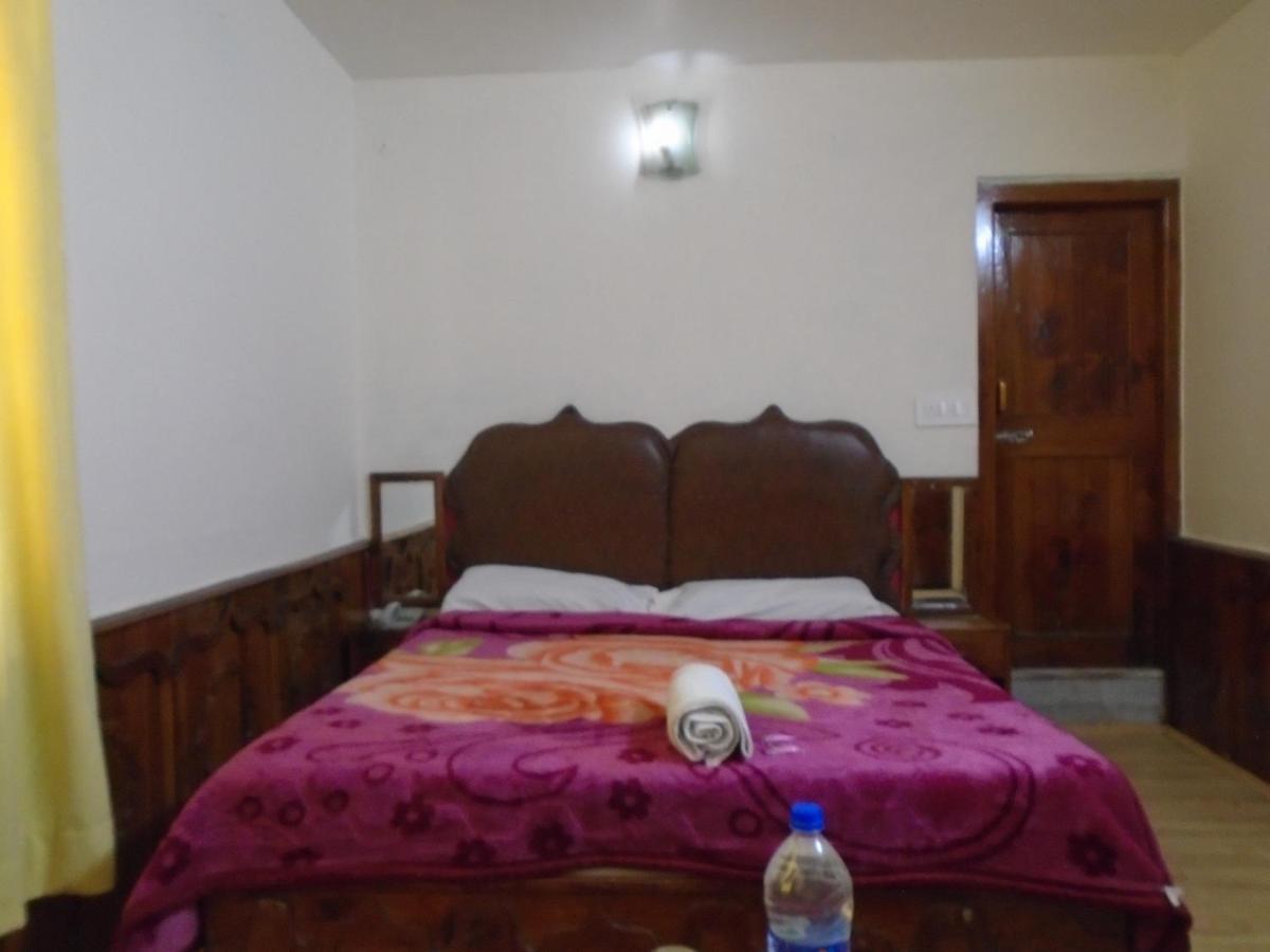 Hotel Magnolia Mallroad Manali ภายนอก รูปภาพ