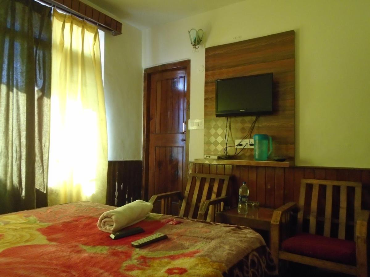 Hotel Magnolia Mallroad Manali ภายนอก รูปภาพ