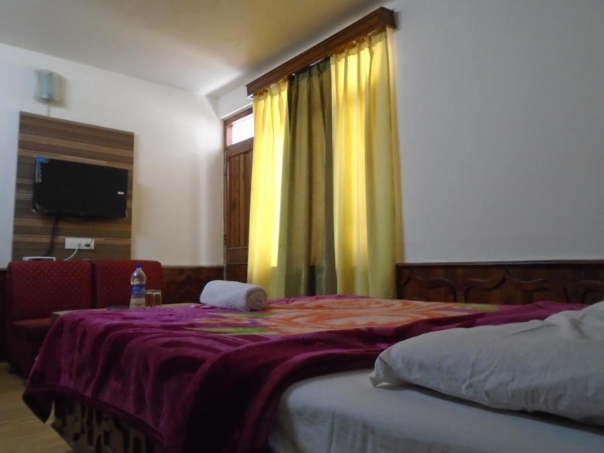 Hotel Magnolia Mallroad Manali ภายนอก รูปภาพ