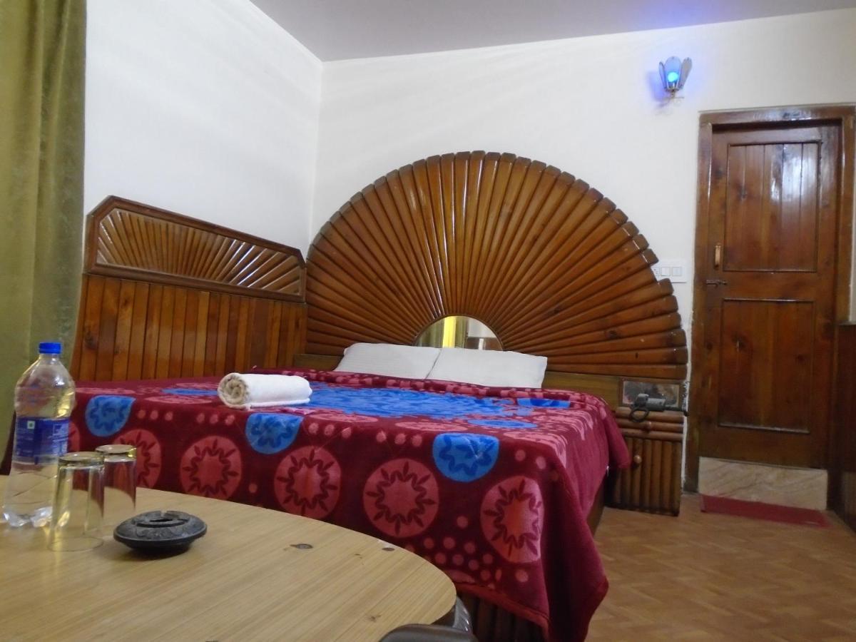 Hotel Magnolia Mallroad Manali ภายนอก รูปภาพ