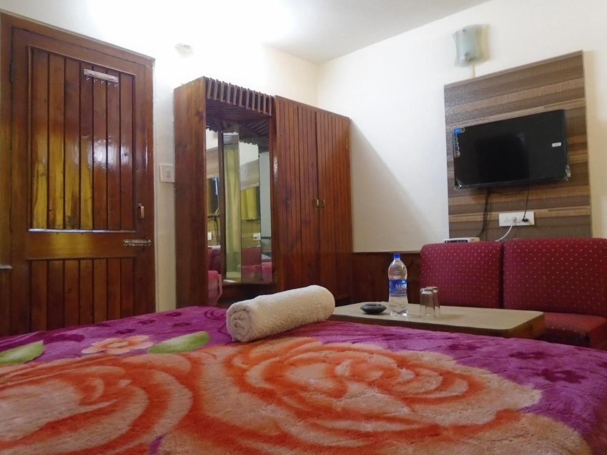 Hotel Magnolia Mallroad Manali ภายนอก รูปภาพ