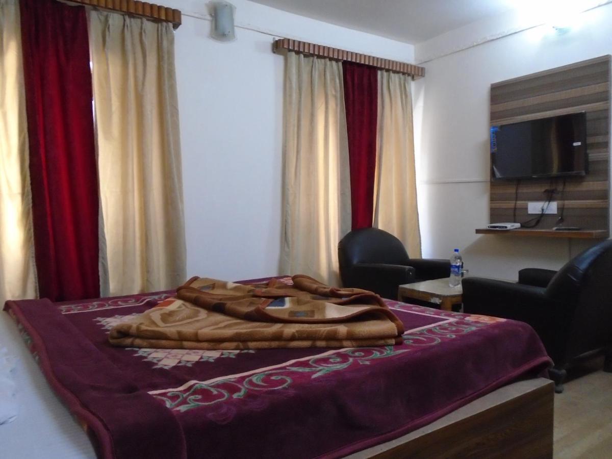 Hotel Magnolia Mallroad Manali ภายนอก รูปภาพ