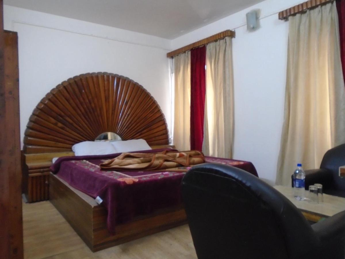 Hotel Magnolia Mallroad Manali ภายนอก รูปภาพ