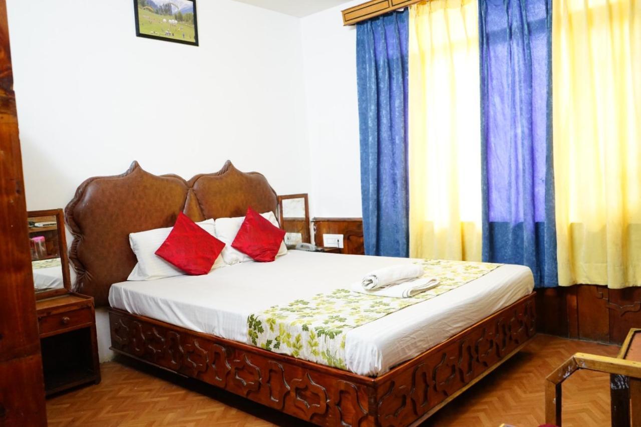 Hotel Magnolia Mallroad Manali ภายนอก รูปภาพ