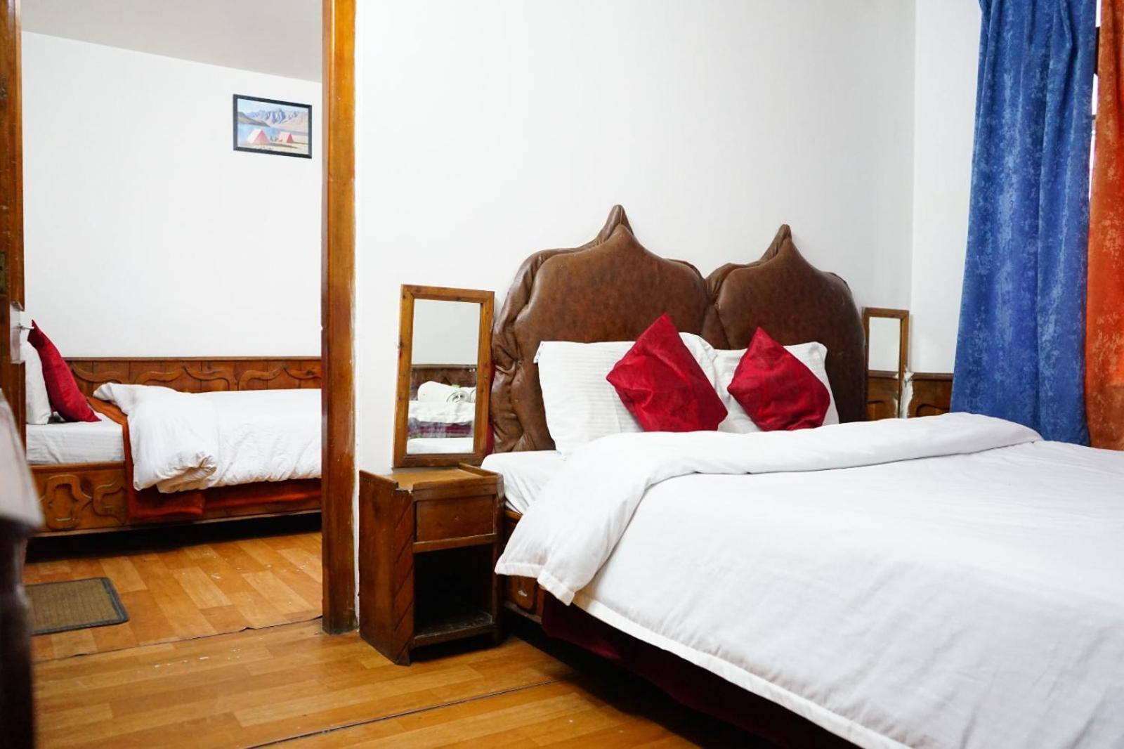 Hotel Magnolia Mallroad Manali ภายนอก รูปภาพ